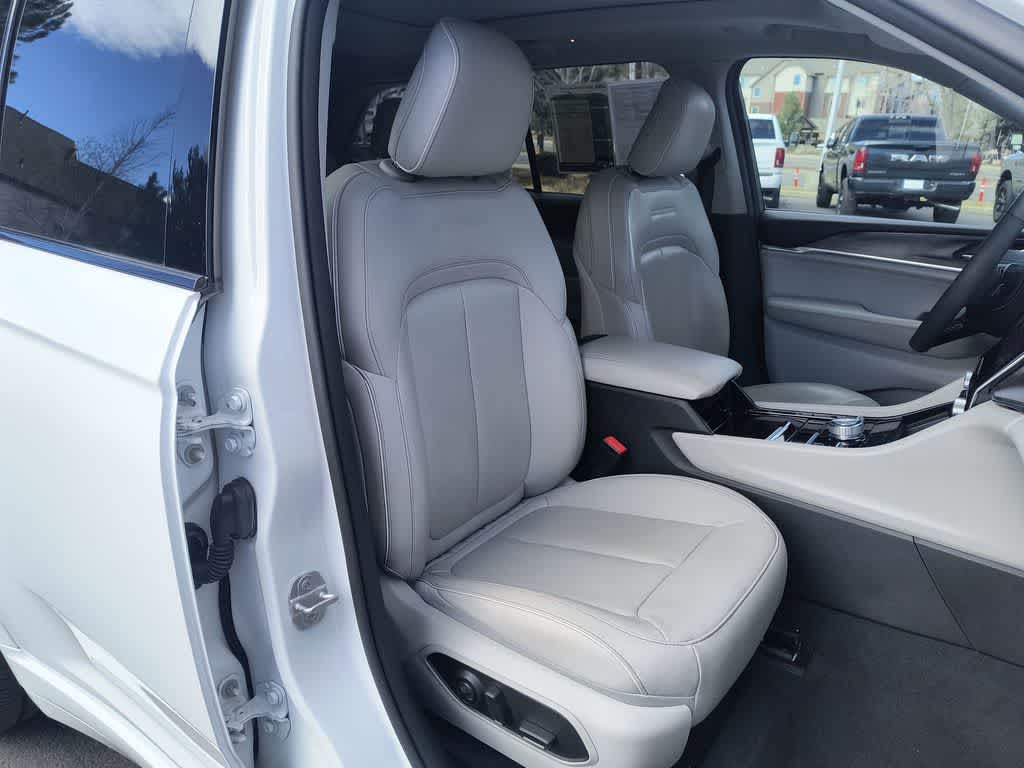 Thumbnail: 2023 Jeep Grand Cherokee - 25