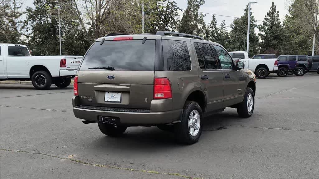 Thumbnail: 2004 Ford Explorer - 8