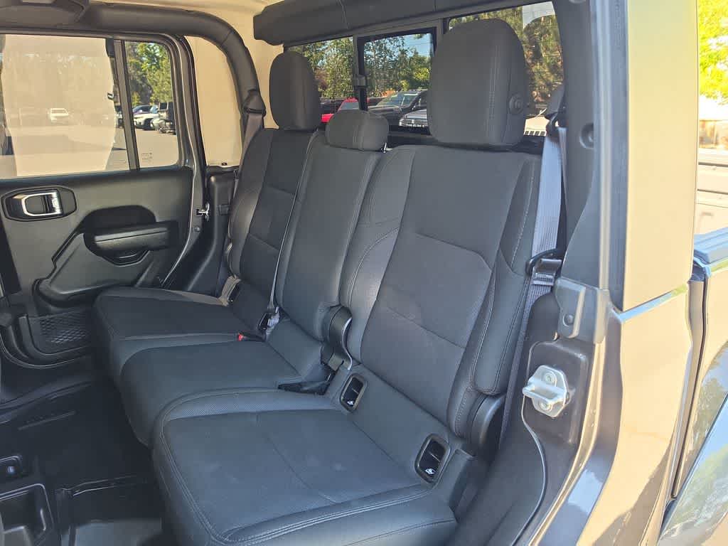 Thumbnail: 2023 Jeep Gladiator - 21