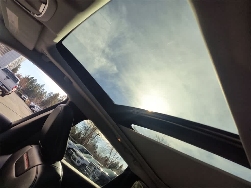 Thumbnail: 2019 Jeep Cherokee - 22