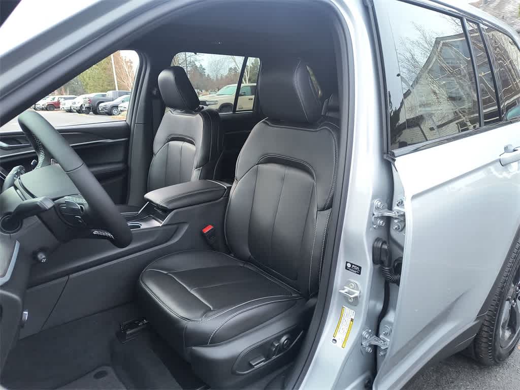 Thumbnail: 2025 Jeep Grand Cherokee - 11