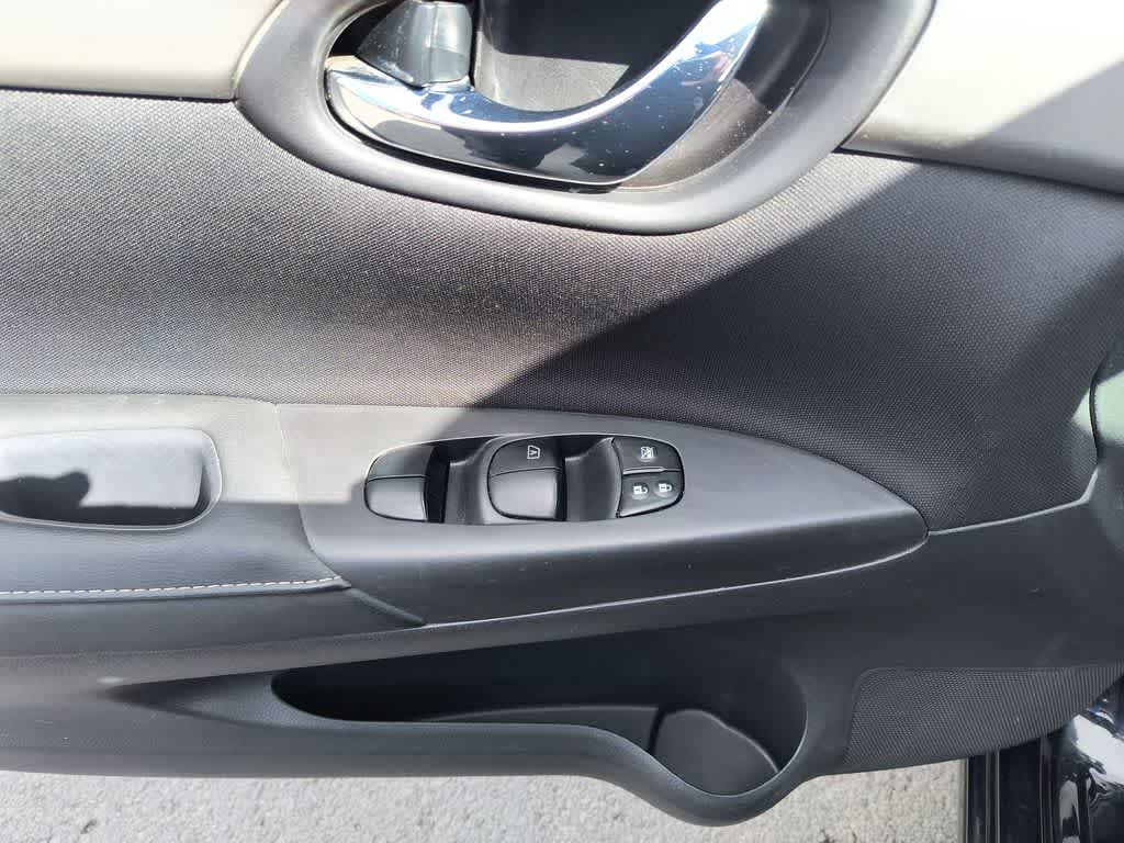 Thumbnail: 2018 Nissan Sentra - 13