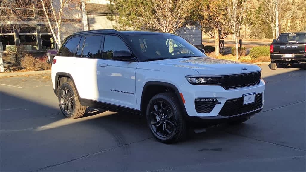 Thumbnail: 2025 Jeep Grand Cherokee - 3