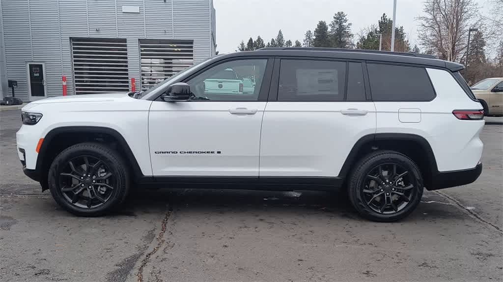 Thumbnail: 2025 Jeep Grand Cherokee - 5