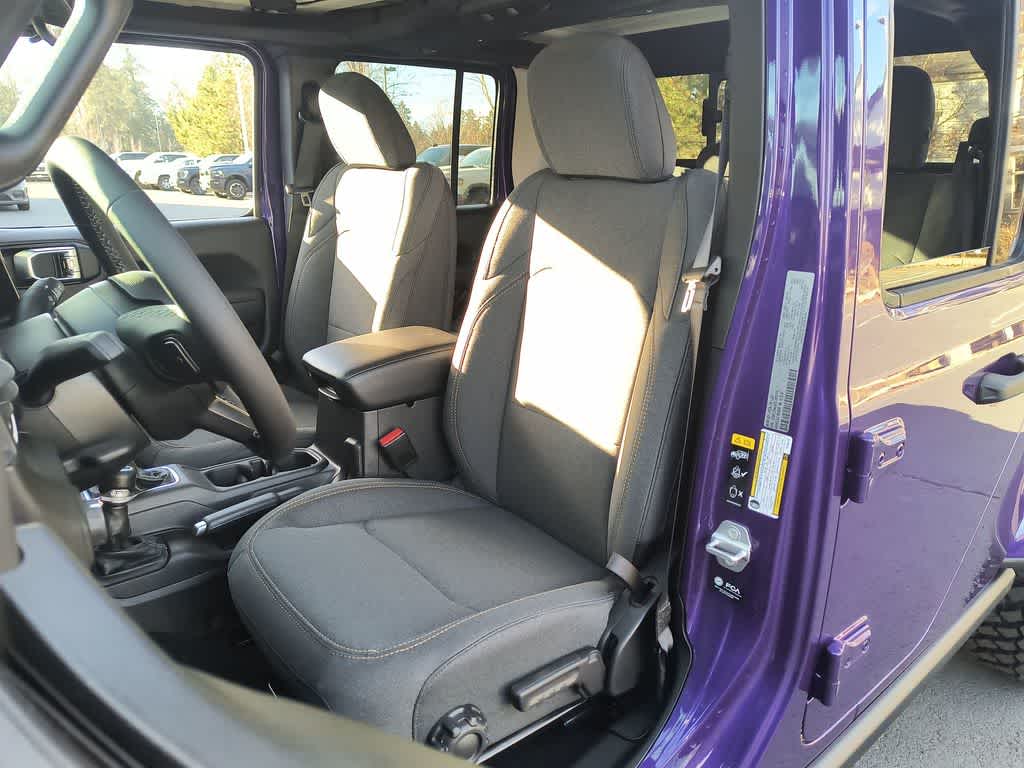 Thumbnail: 2026 Jeep Gladiator - 11