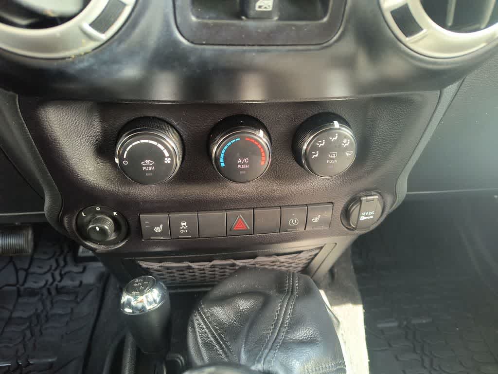 Thumbnail: 2017 Jeep Wrangler - 18