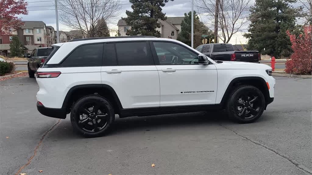 Thumbnail: 2025 Jeep Grand Cherokee - 9