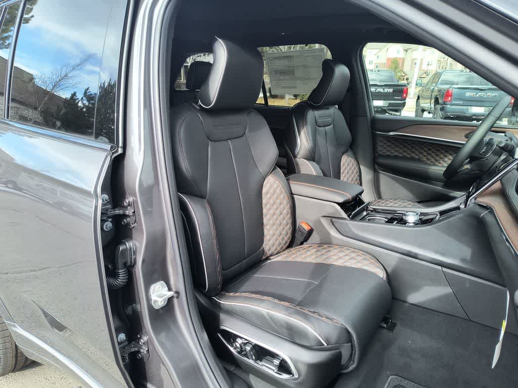 Thumbnail: 2025 Jeep Grand Cherokee - 25