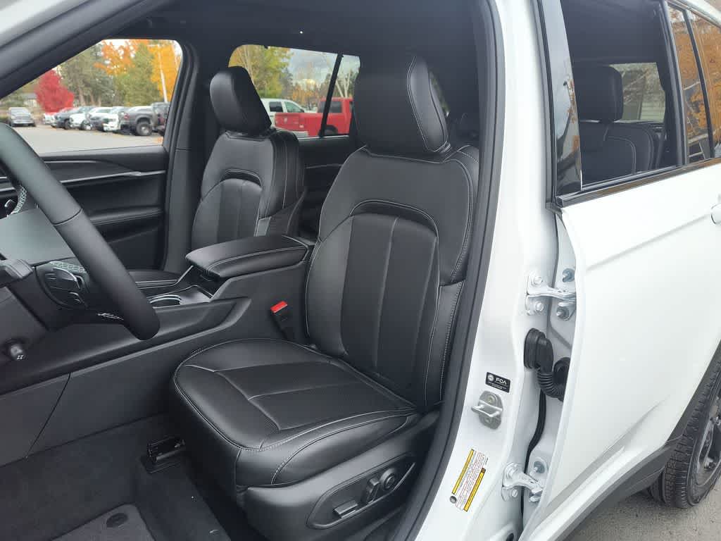 Thumbnail: 2025 Jeep Grand Cherokee - 11