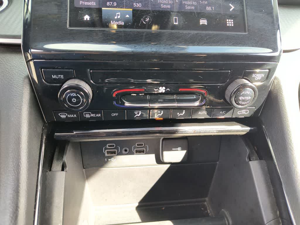 Thumbnail: 2023 Jeep Grand Cherokee - 18