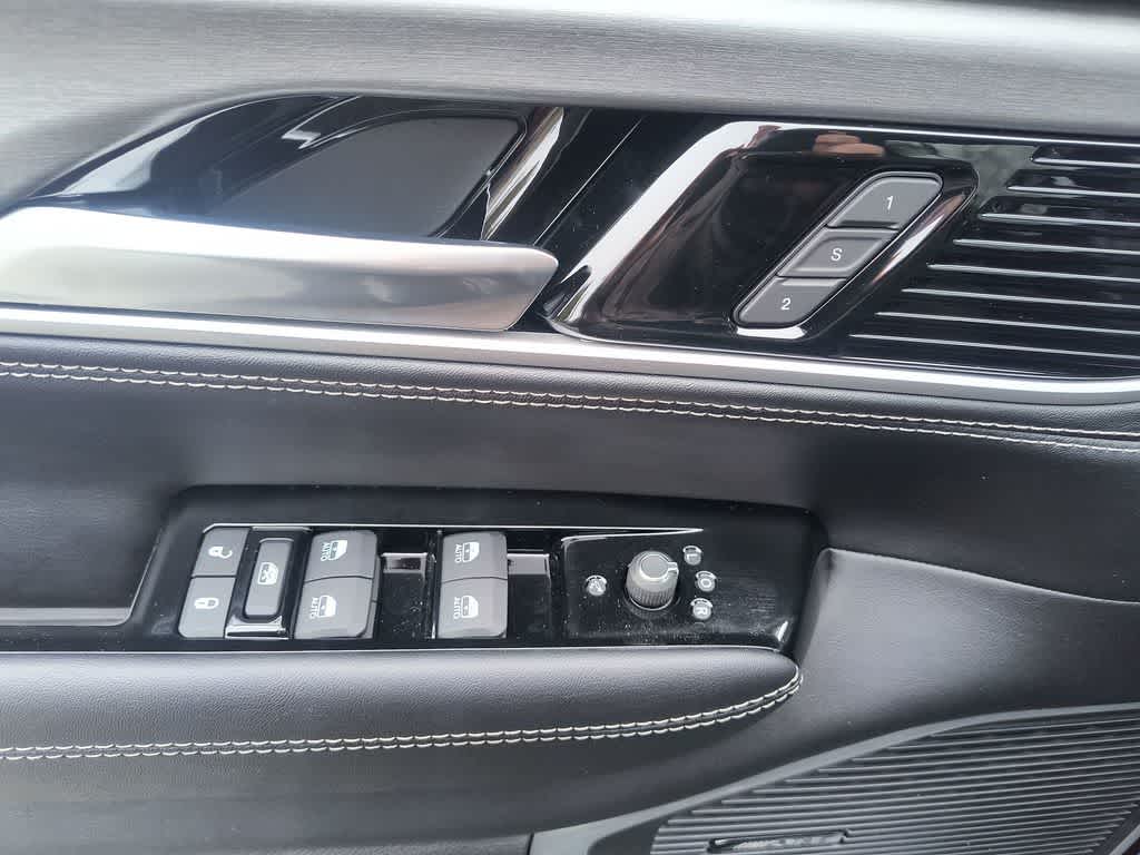 Thumbnail: 2026 Jeep Grand Wagoneer - 13