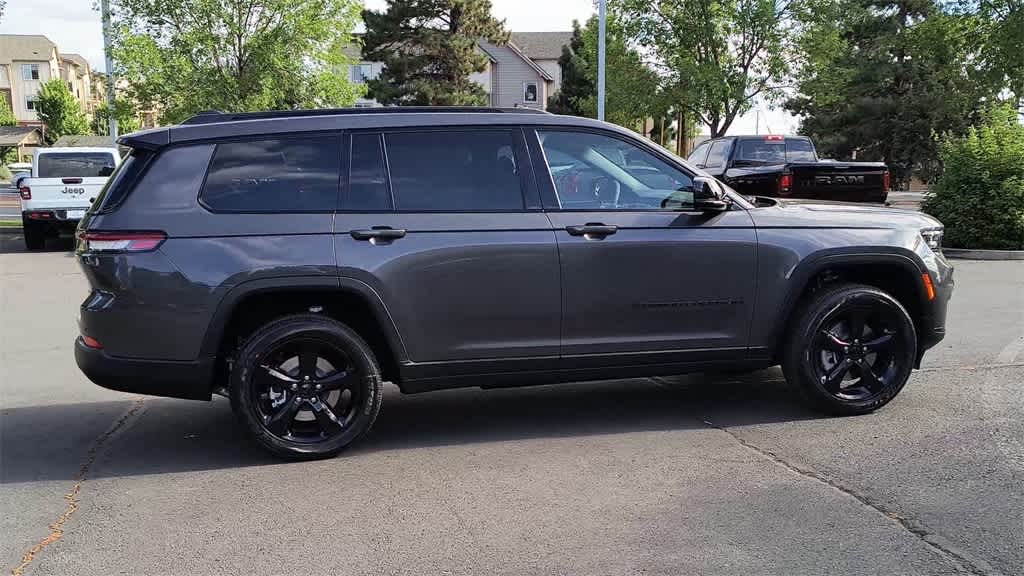 Thumbnail: 2025 Jeep Grand Cherokee - 9