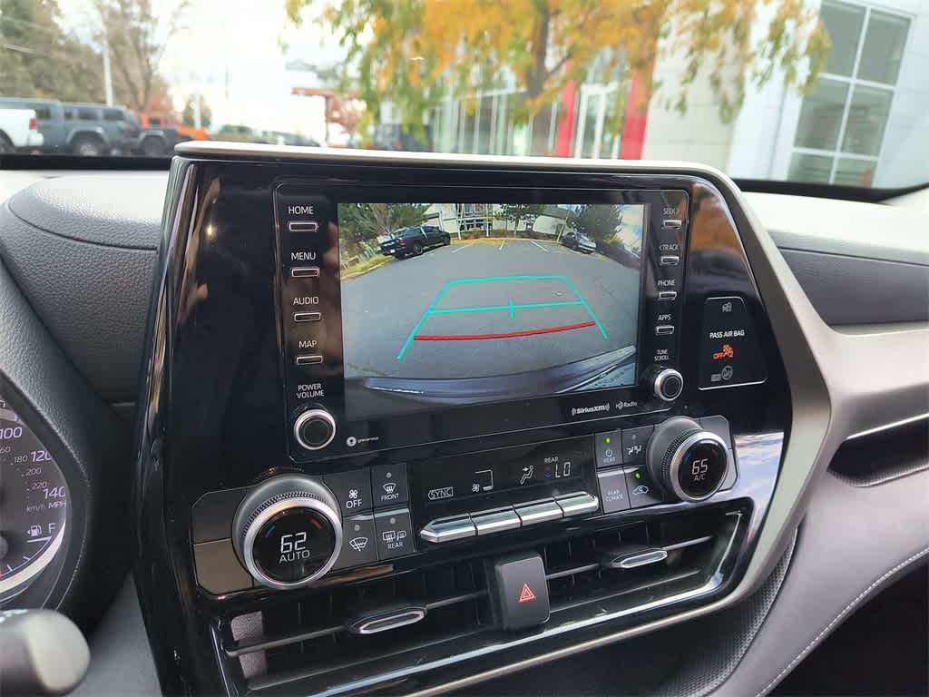 Thumbnail: 2022 Toyota Highlander - 17