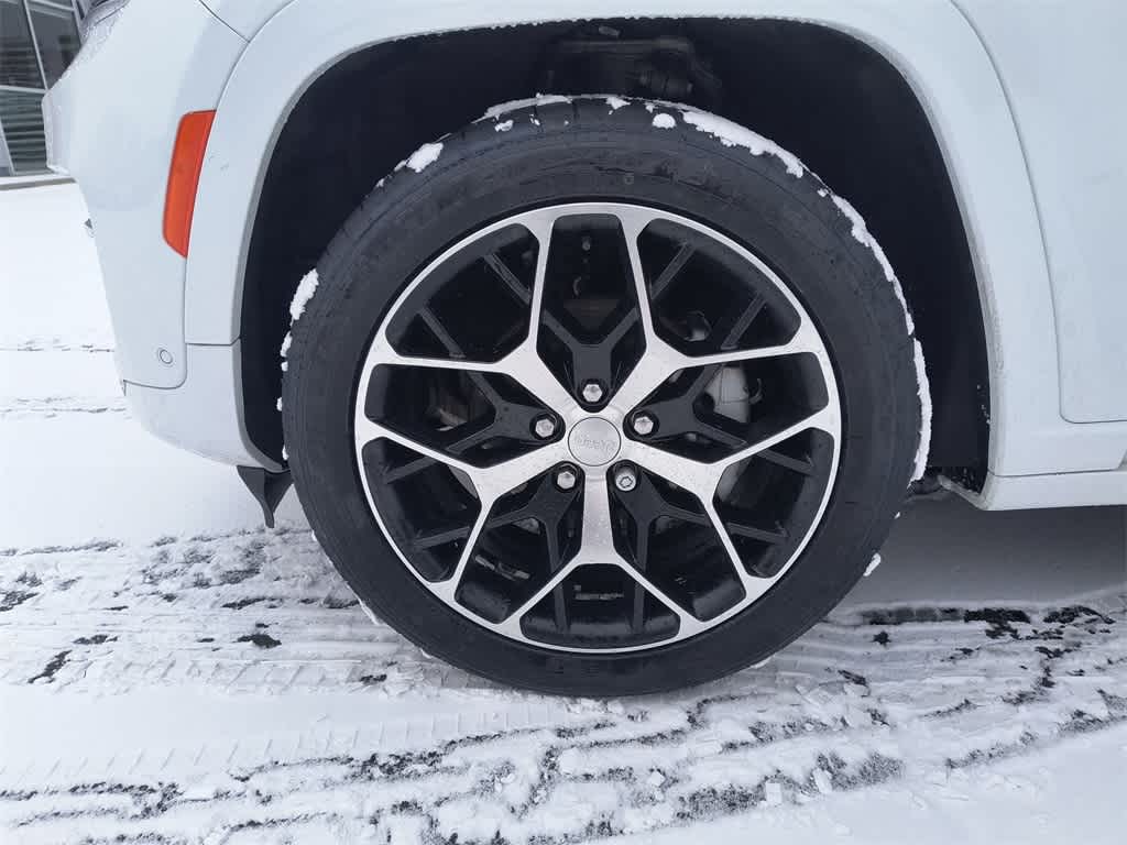 Thumbnail: 2024 Jeep Grand Cherokee - 10