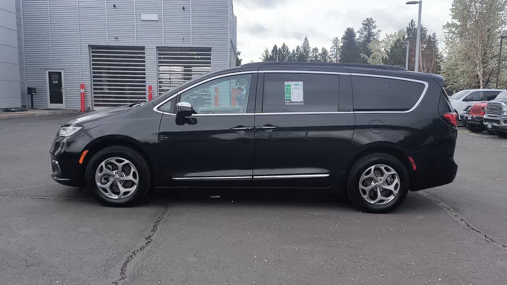 Thumbnail: 2022 Chrysler Pacifica - 5