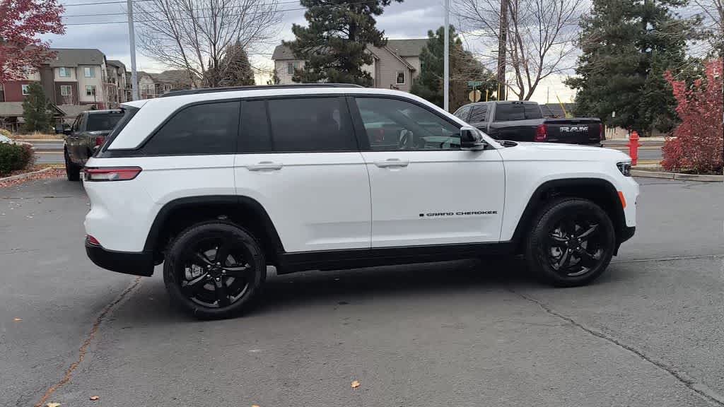 Thumbnail: 2025 Jeep Grand Cherokee - 9