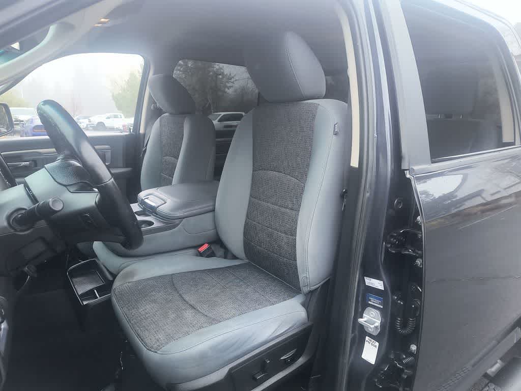 Thumbnail: 2019 RAM 1500 Classic - 11