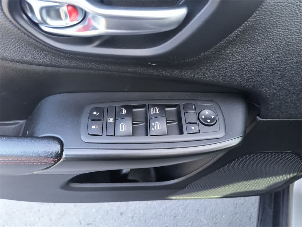 Thumbnail: 2019 Jeep Cherokee - 13