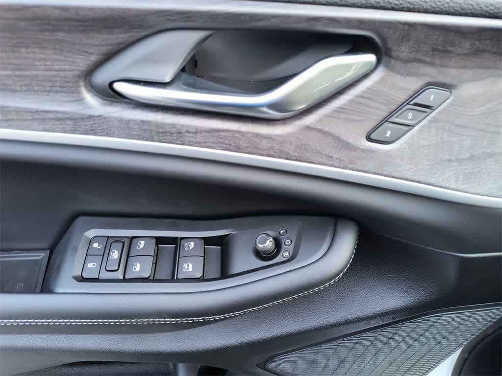 Thumbnail: 2025 Jeep Grand Cherokee - 13