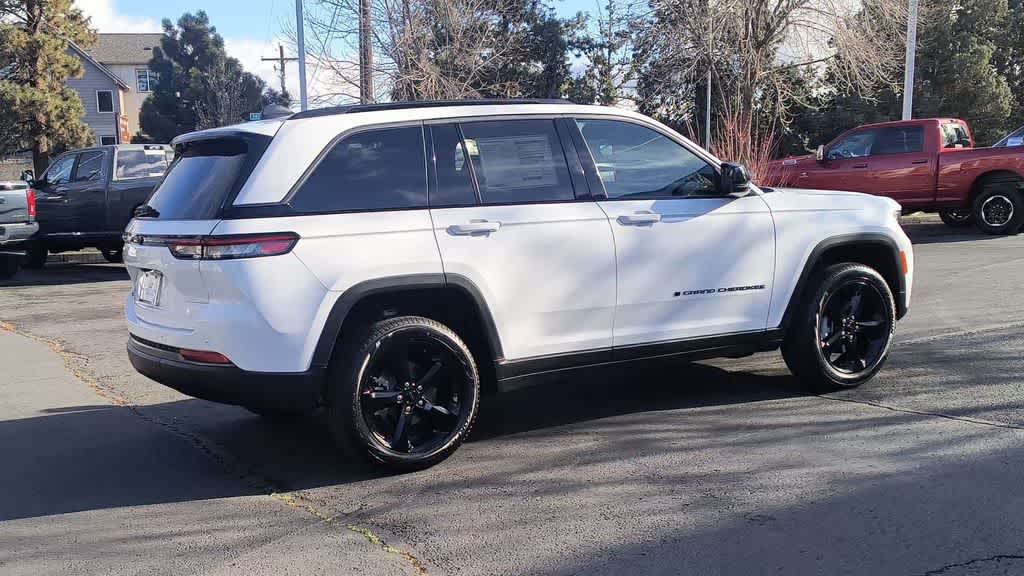 Thumbnail: 2026 Jeep Grand Cherokee - 9