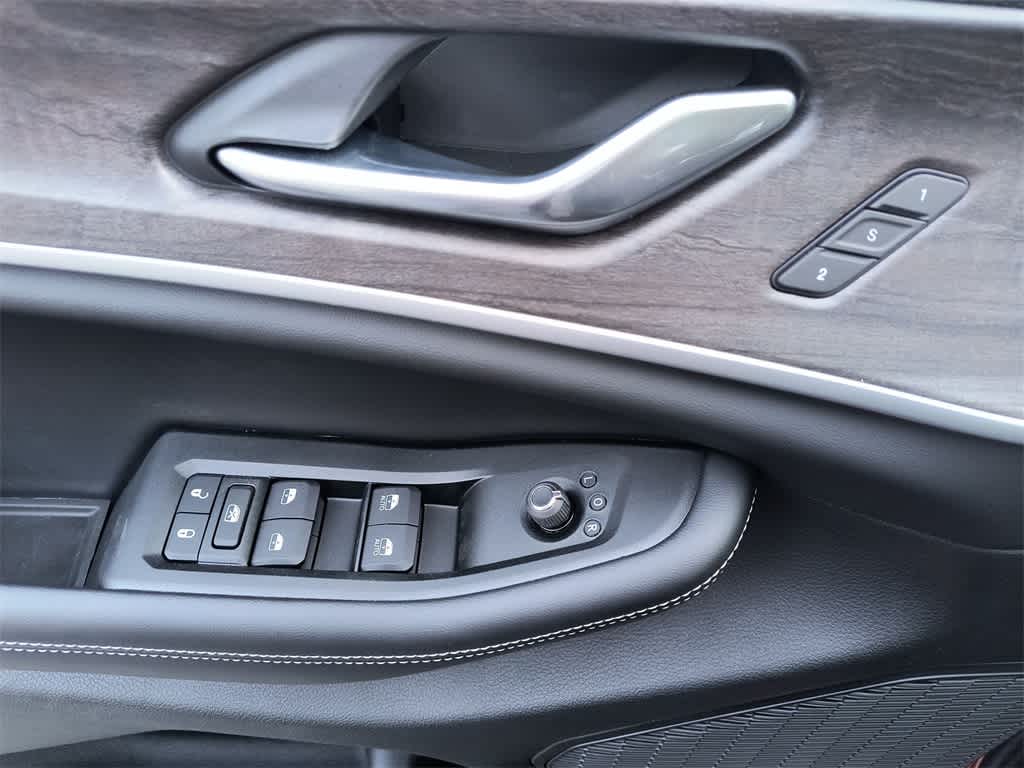 Thumbnail: 2025 Jeep Grand Cherokee - 13