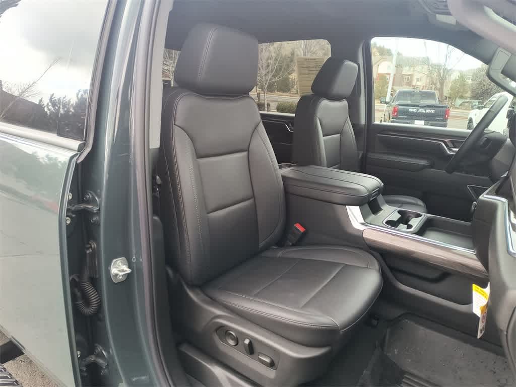 Thumbnail: 2025 Chevrolet Silverado 3500 - 24