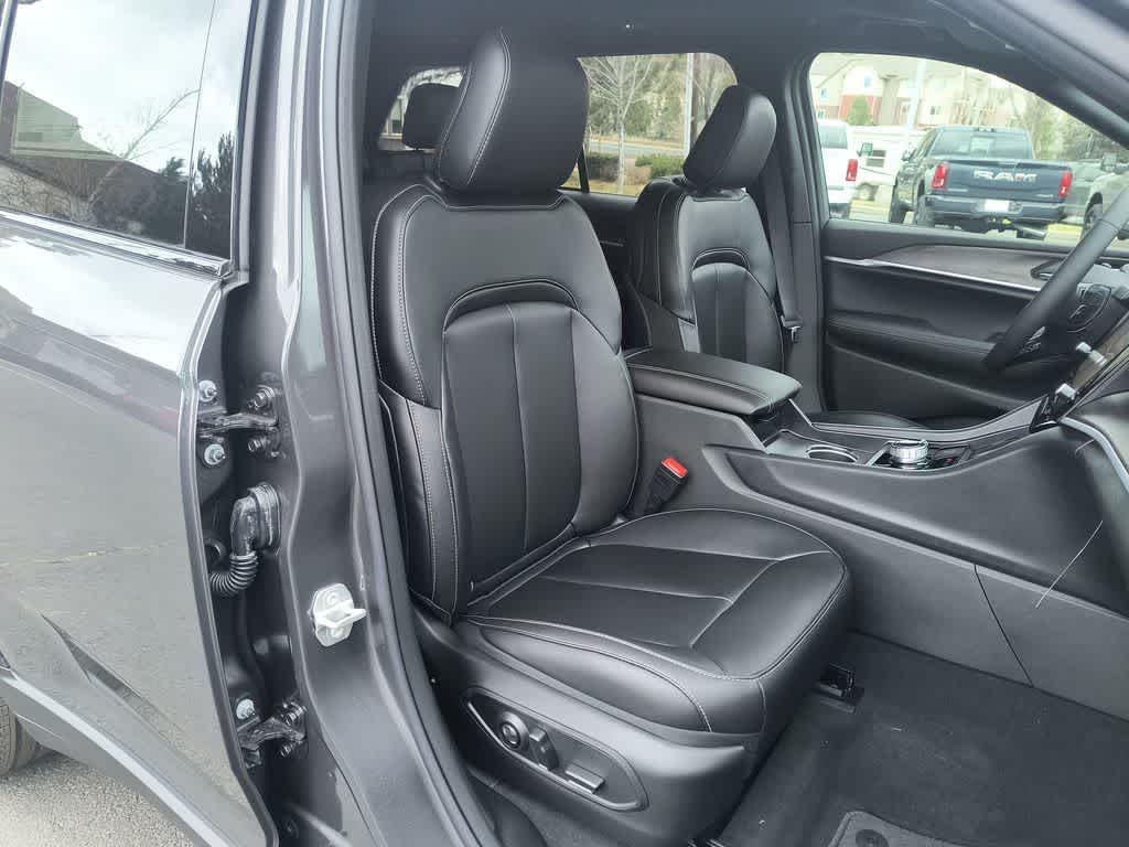 Thumbnail: 2026 Jeep Grand Cherokee - 25