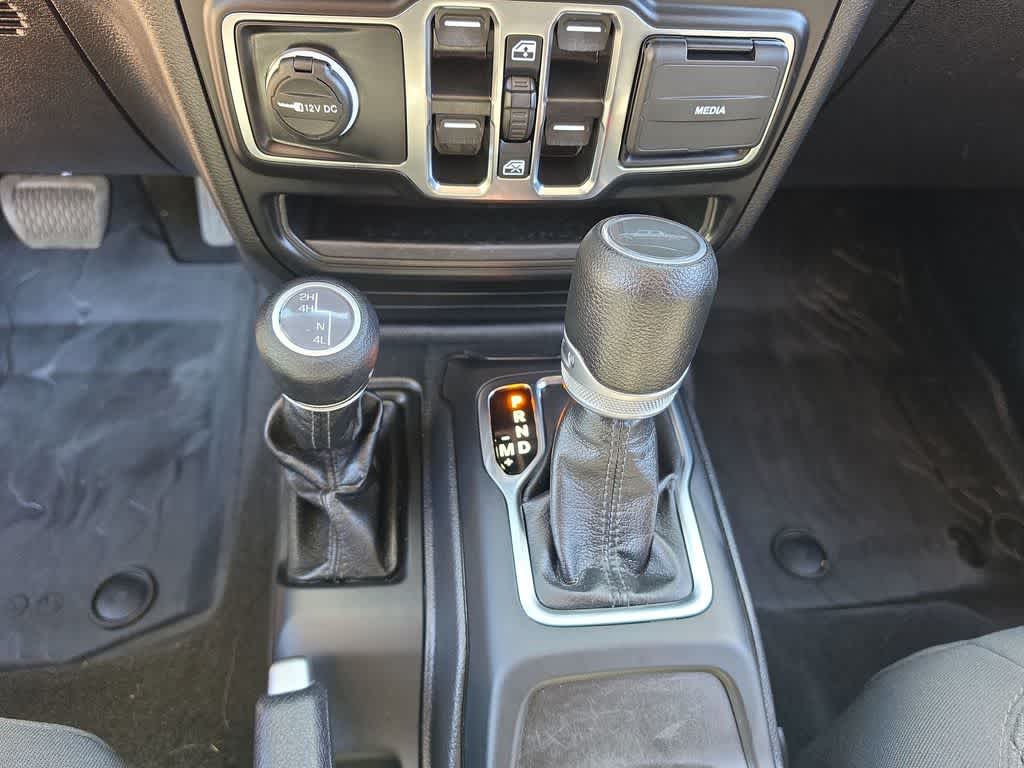 Thumbnail: 2023 Jeep Gladiator - 19
