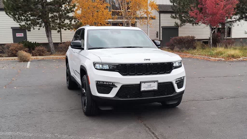 Thumbnail: 2025 Jeep Grand Cherokee - 3