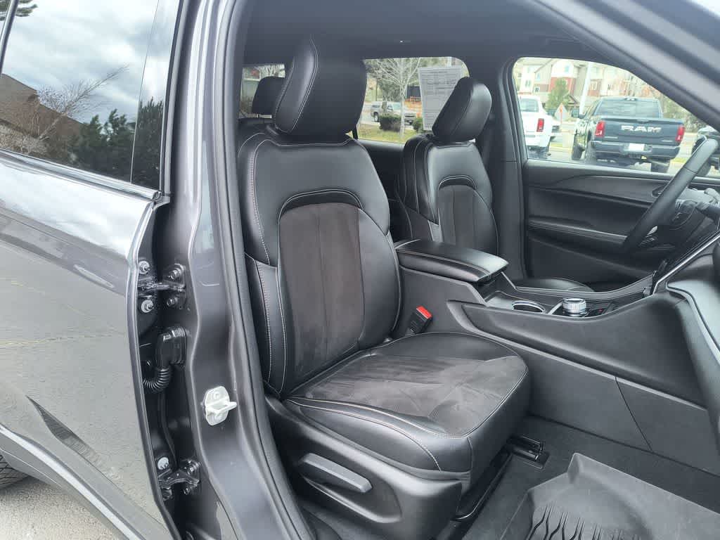 Thumbnail: 2024 Jeep Grand Cherokee L - 25