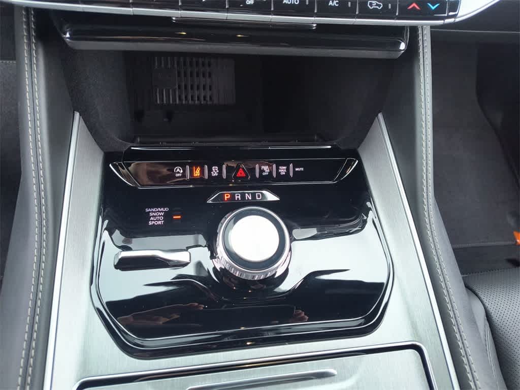 Thumbnail: 2026 Jeep Grand Wagoneer - 20