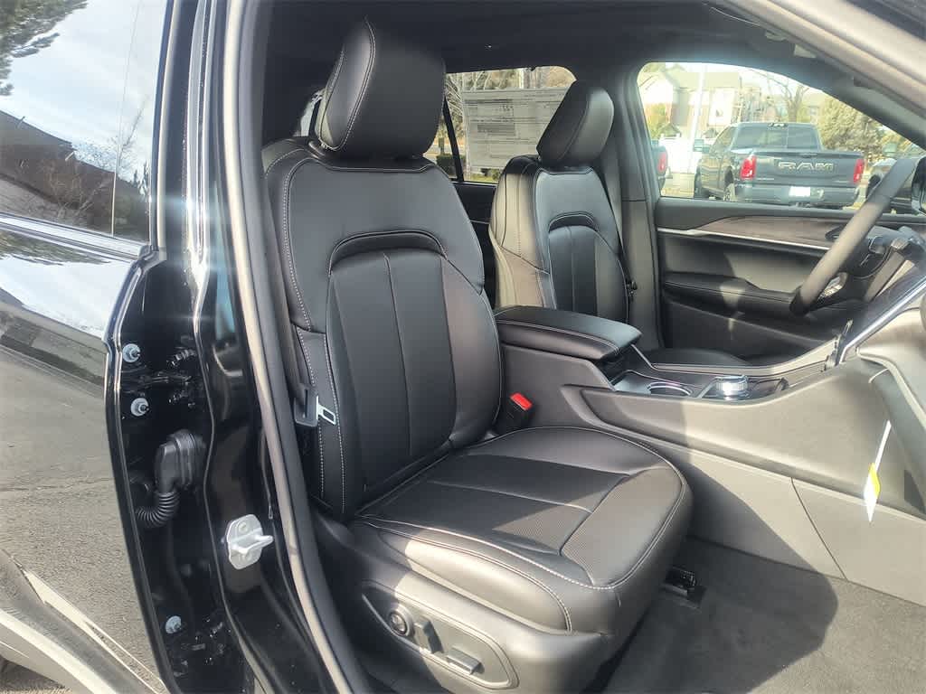 Thumbnail: 2025 Jeep Grand Cherokee - 25