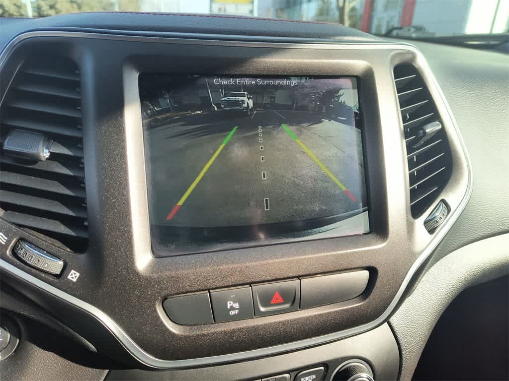 Thumbnail: 2019 Jeep Cherokee - 17