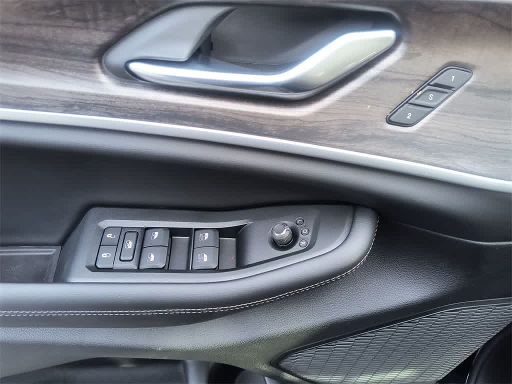 Thumbnail: 2025 Jeep Grand Cherokee - 13