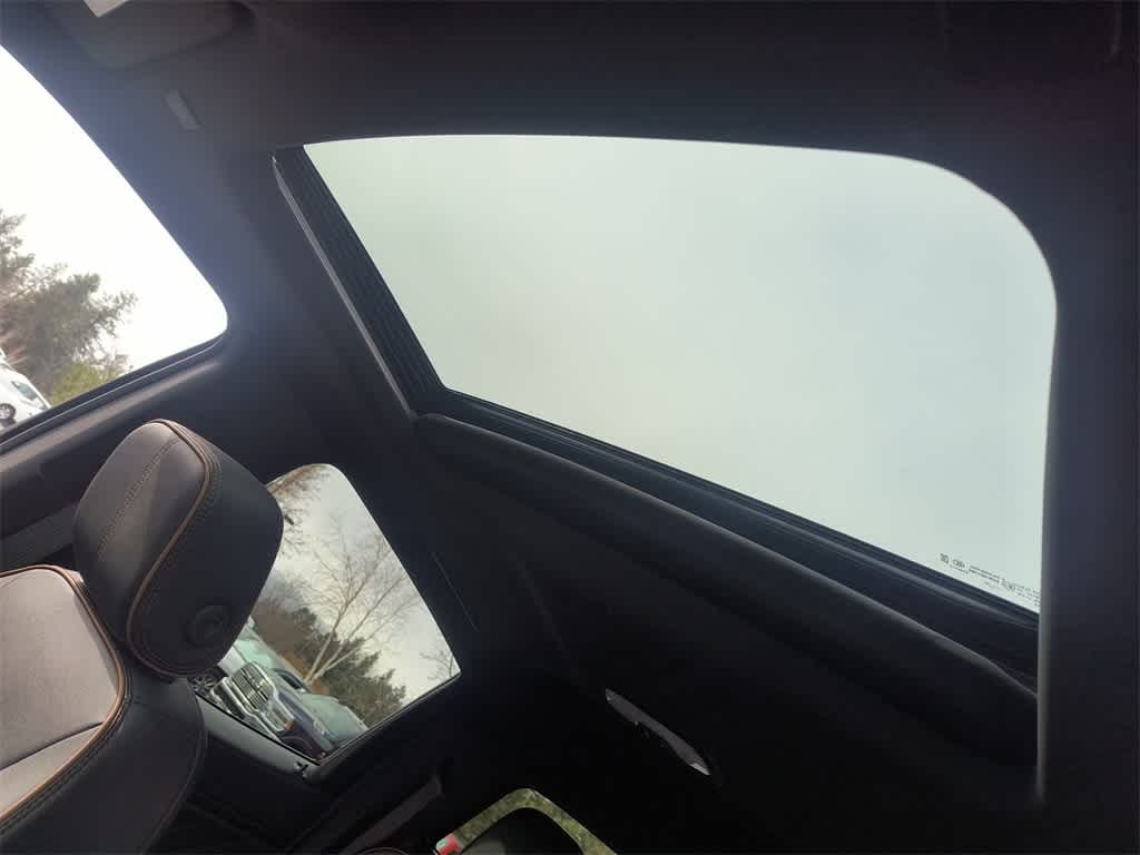 Thumbnail: 2025 GMC Canyon - 22