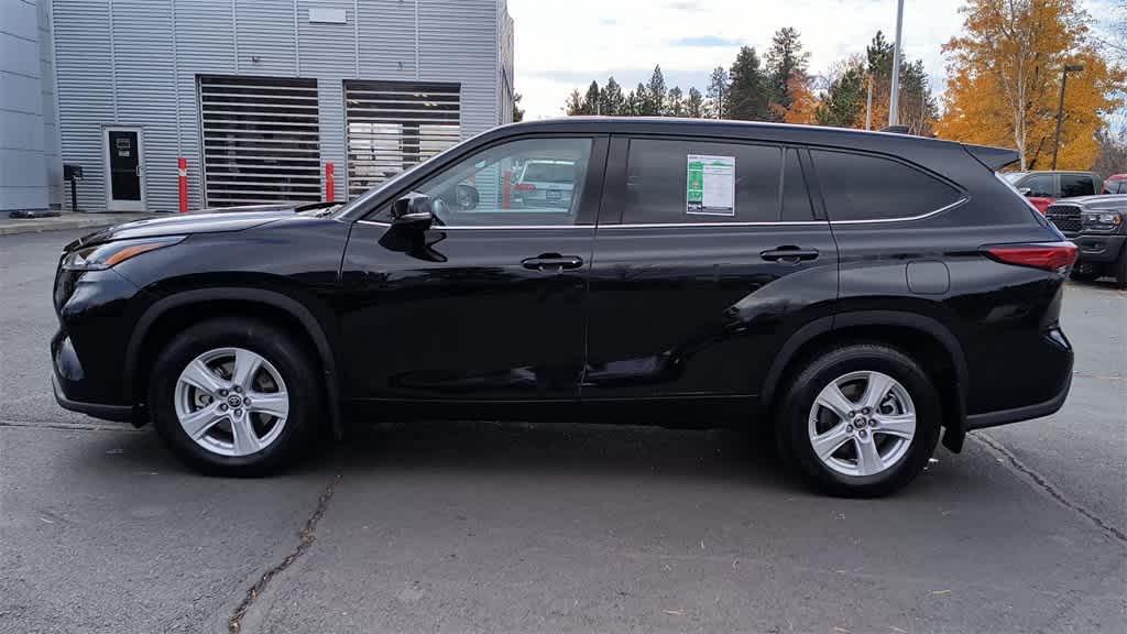 Thumbnail: 2022 Toyota Highlander - 5