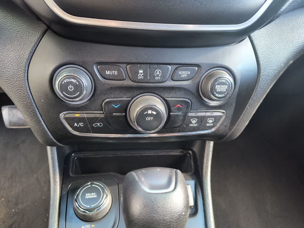 Thumbnail: 2019 Jeep Cherokee - 18