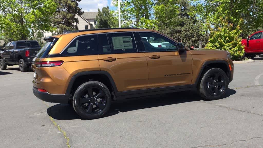 Thumbnail: 2026 Jeep Grand Cherokee - 9