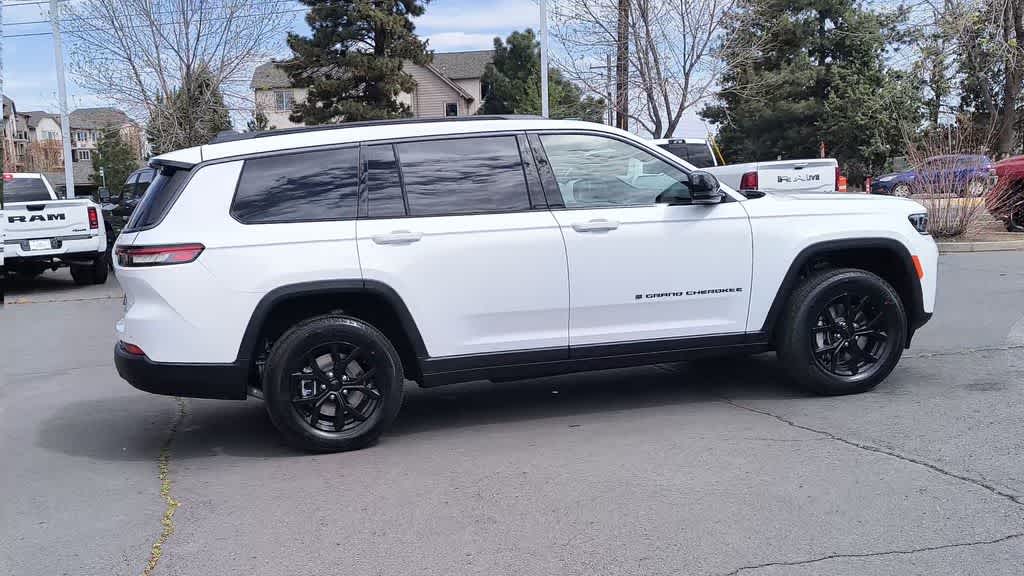 Thumbnail: 2026 Jeep Grand Cherokee L - 9