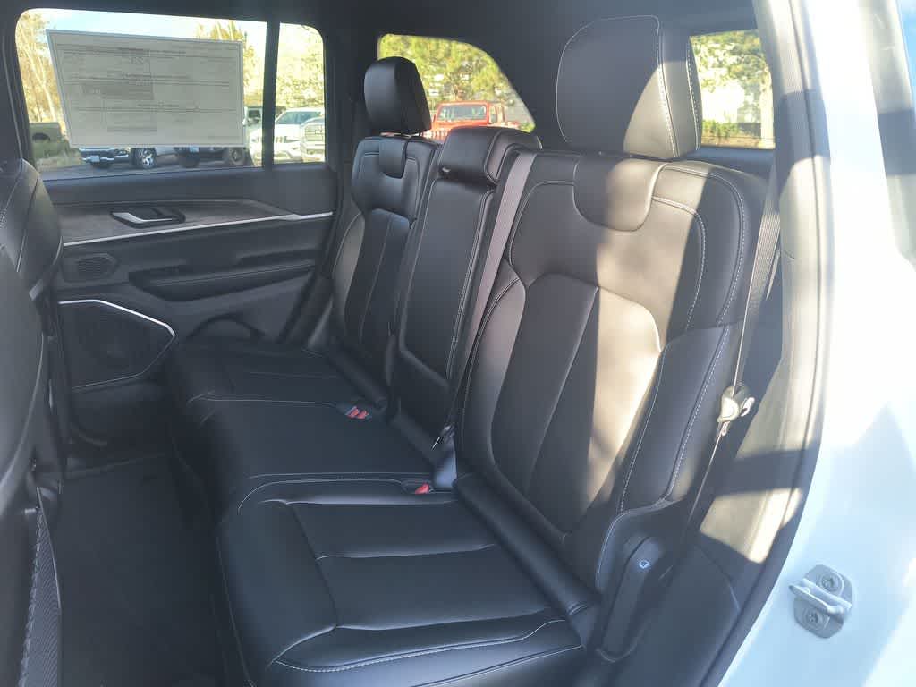 Thumbnail: 2026 Jeep Grand Cherokee - 23