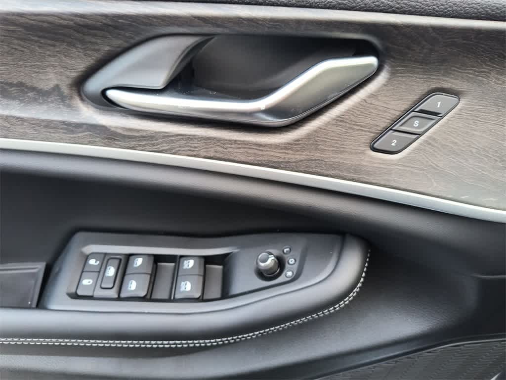 Thumbnail: 2025 Jeep Grand Cherokee - 13