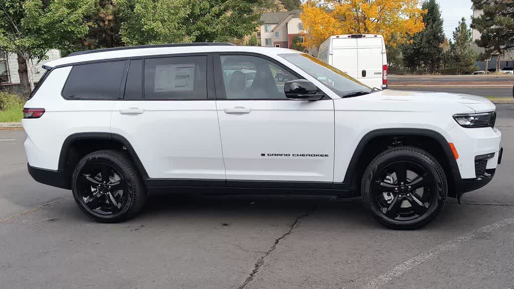 Thumbnail: 2025 Jeep Grand Cherokee L - 2