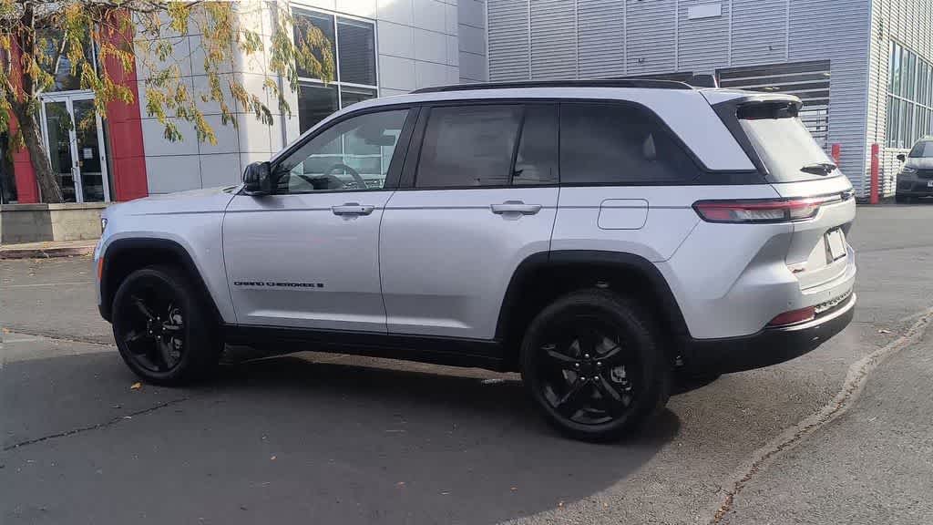 Thumbnail: 2025 Jeep Grand Cherokee - 6