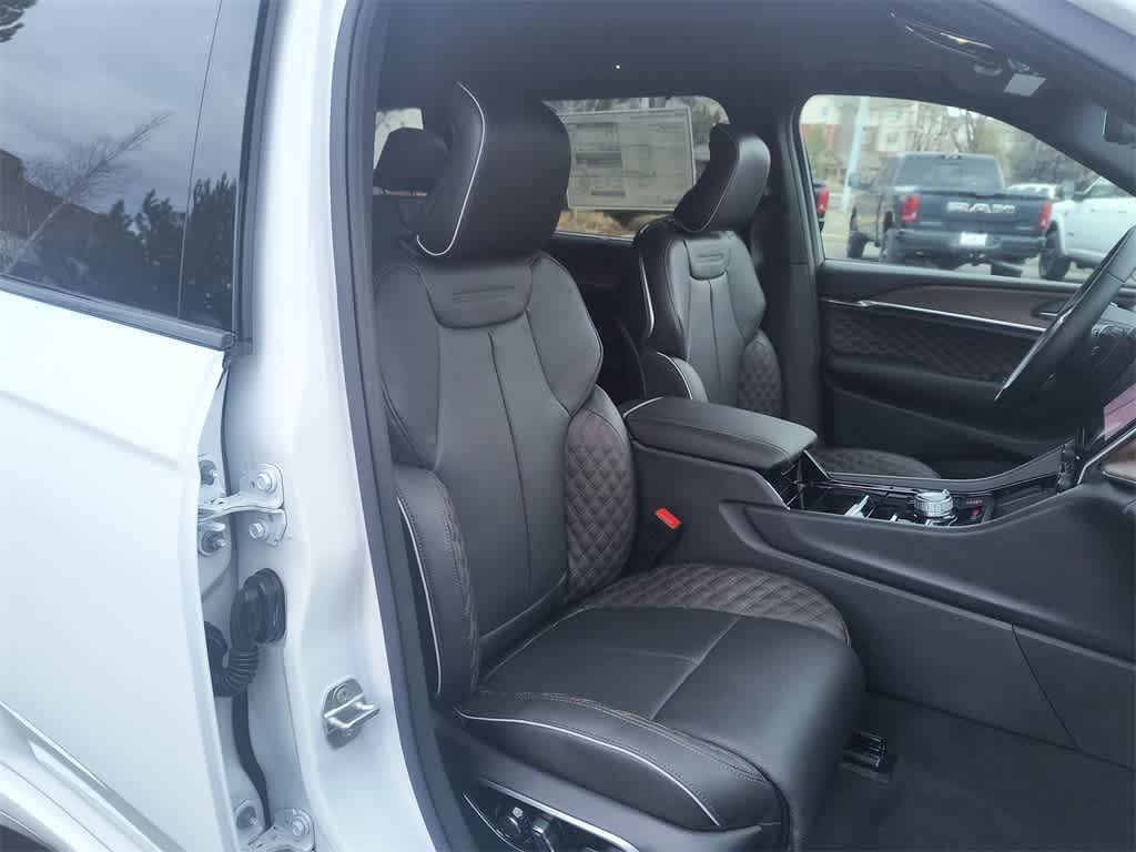 Thumbnail: 2025 Jeep Grand Cherokee L - 26