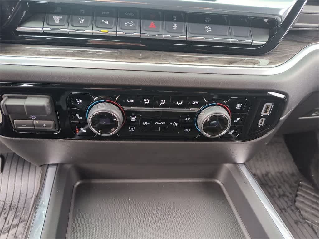 Thumbnail: 2025 Chevrolet Silverado 3500 - 19