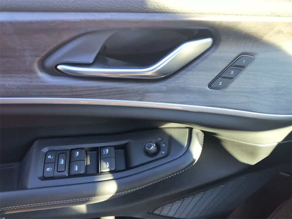 Thumbnail: 2025 Jeep Grand Cherokee L - 13