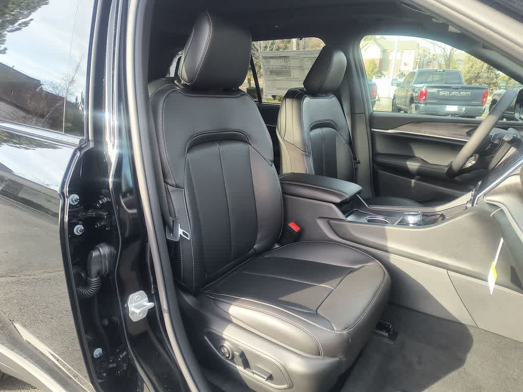 Thumbnail: 2025 Jeep Grand Cherokee - 25