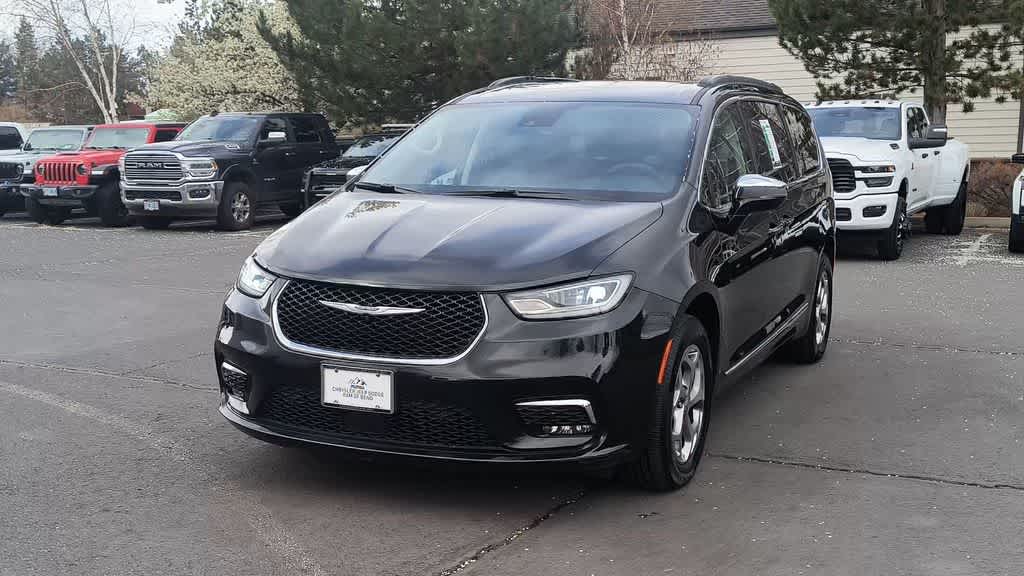 Thumbnail: 2022 Chrysler Pacifica - 4