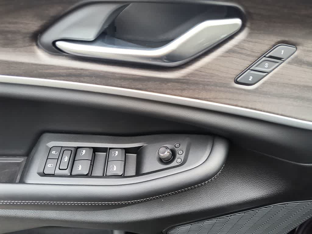 Thumbnail: 2025 Jeep Grand Cherokee L - 13