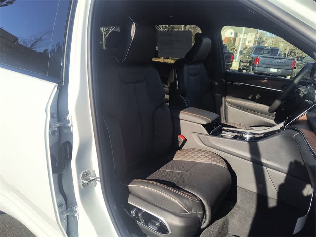 Thumbnail: 2025 Jeep Grand Cherokee - 26